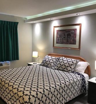 777 Motor Inn Huntington2