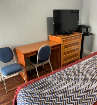 Deluxe Inn 9