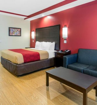 Econo Lodge Inn and Suites 2