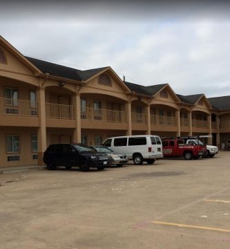 Executive Inn & Suites 0