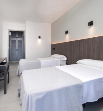Hotel Base 3