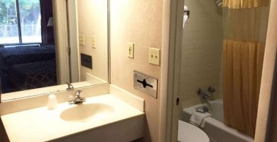 Magnuson Hotel Columbia 4