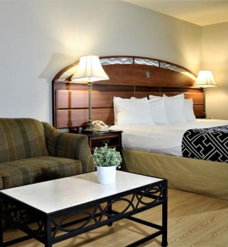 Monte Carlo Inn 5