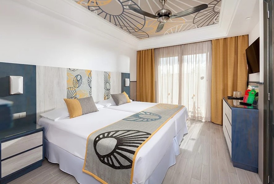 Doble Estandar_Hotel Riu Chiclana